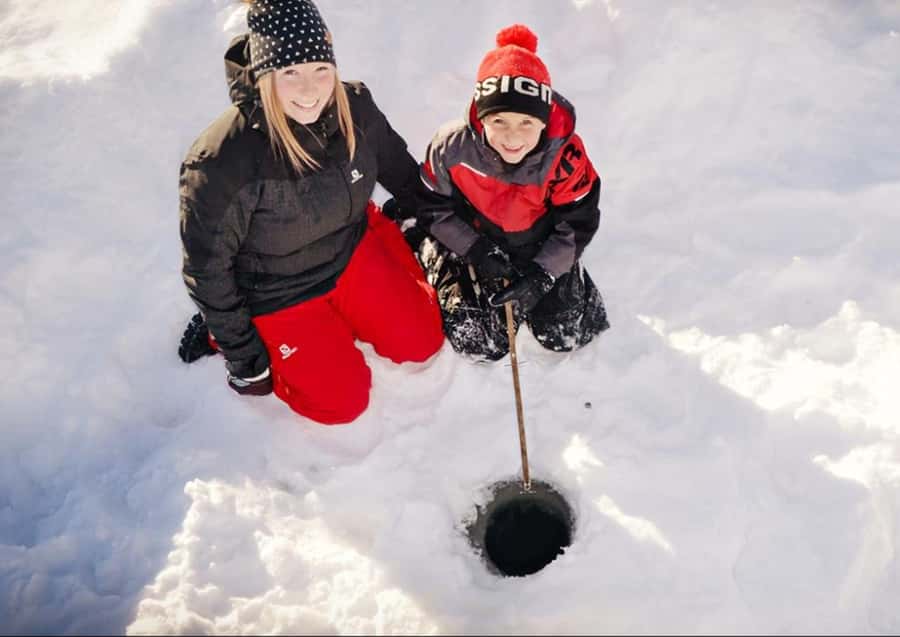 15 min. Tadoussac : Family-Friendly Ice Fishing Experience - Quick Takeaways (What Matters Most)