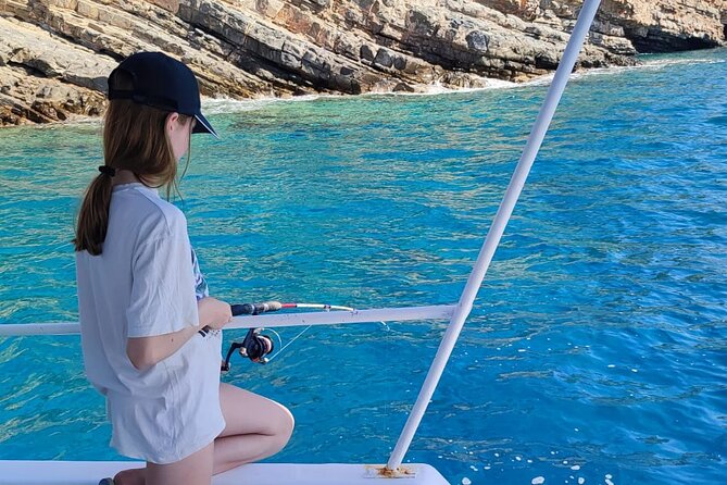 4 Hour Fishing and Swimming Boat Experience in Schisma Eloundas - Lunch on the move: fresh fish, Greek salad, rusk, and cake