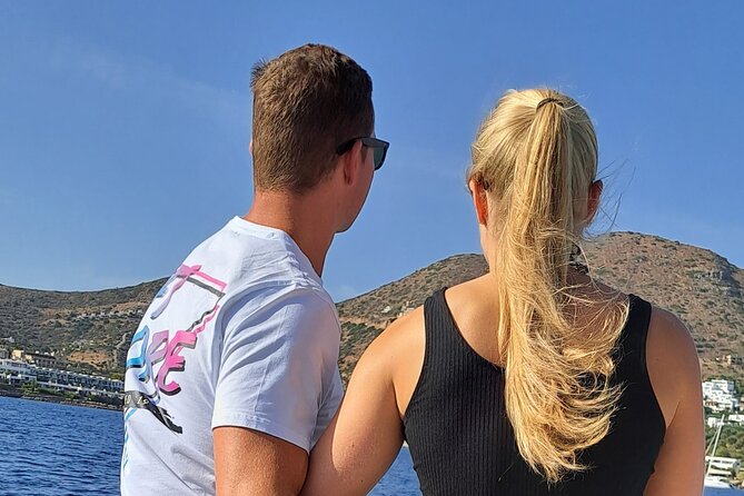 4 Hour Fishing and Swimming Boat Experience in Schisma Eloundas - Boat size and crew vibe: what small-group feels like on water