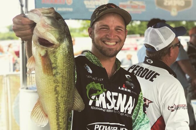 4 Hours Morning Bass Fishing in Orlando - Private Charter Format: Great for Families, Couples, and First-Timers