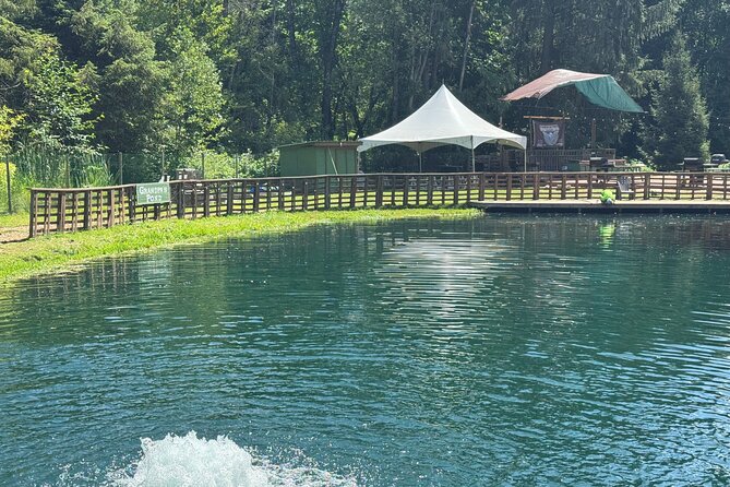 A Relaxing Day of Fishing and Fresh BBQ - Silverbrook Farm and Castaway Pond: your quiet fishing base