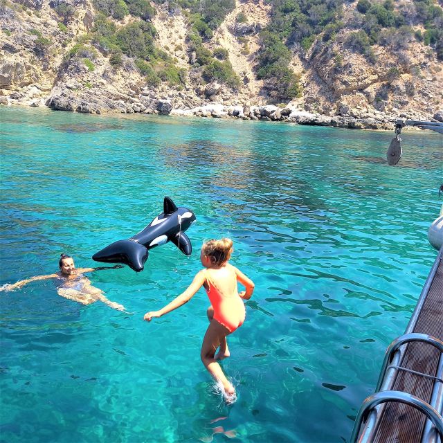 Alghero: Gulf of Alghero Fishing Boat Trip with Fresh Lunch - Crew vibe: welcoming, friendly, and not stiff