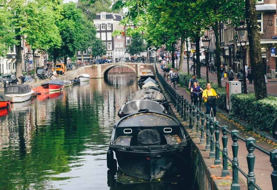 Amsterdam: Urban Bike Tour, Graffiti Art & Magnet Fishing - Biking Logistics: Pace, Distance, and Comfort for 3 Hours