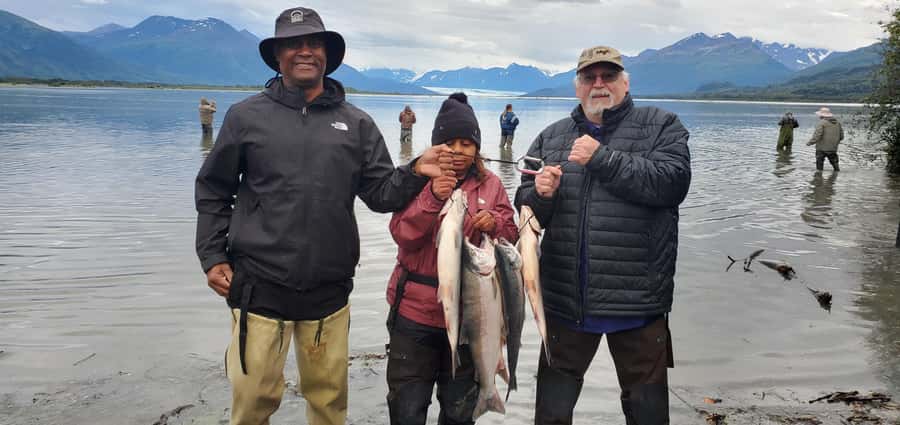 Anchorage: Full-day guided salmon fishing with Hotel Pickup - Grilled Salmon Wrap-Up: Turning a Catch into a Meal
