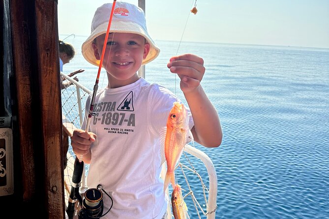 Antalya Fishing with Breakfast & Lunch & Soft Drinks & Transfer - The Boat Setup: what 12 passengers means for your experience