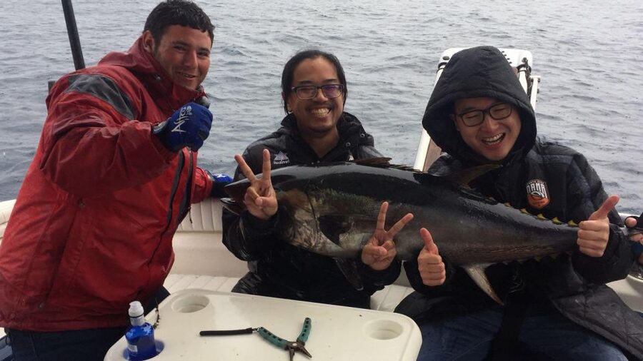 Barcelona: Privat fishing trip in a yacht - Quick hits on this Barcelona tuna fishing charter