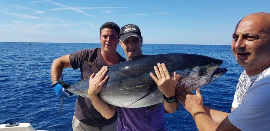 Barcelona: Privat fishing trip in a yacht - The 4-hour ride: how the day is paced
