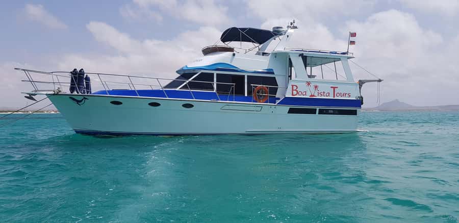 Boa Vista: Motoryacht Trip with Fishing, Snorkel, Beach BBQ - Key Things You’ll Notice on This Boat Day