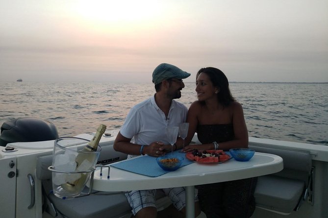Boat and fishing trips in the Cadiz bay - Puerto Sherry Departure: Modern Comfort Before the Views