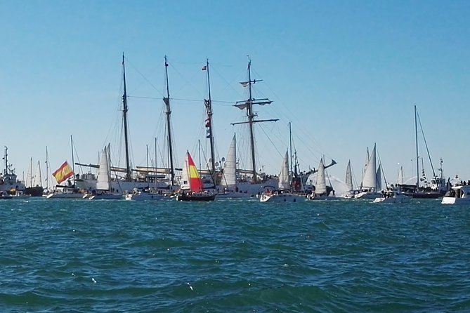 Boat and fishing trips in the Cadiz bay - Sunset Special: The Fall in love Cruise with Cava and Fruit