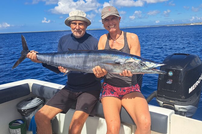 Bonaire Fishing Charters - The 28′ Mako center console: fishing comfort that actually helps