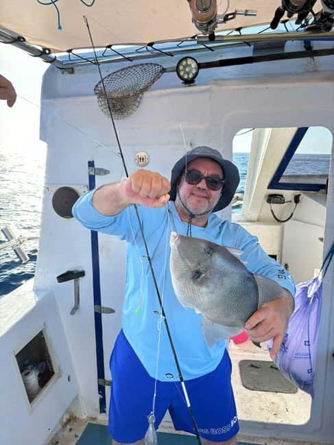Bottom fishing & light trolling Puerto Calero, Lanzarote - Gear, help, and onboard drinks: the stuff you notice more than you think