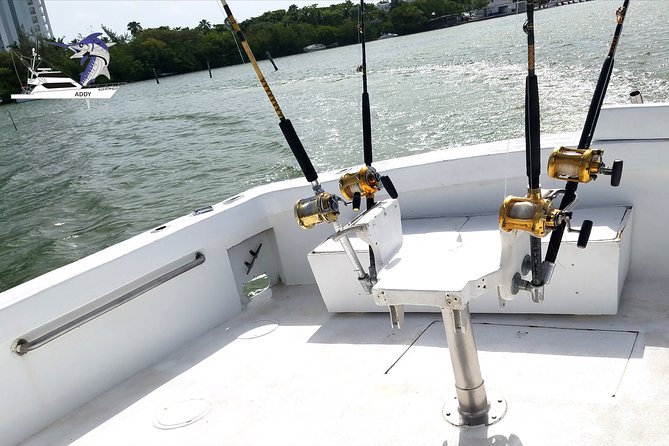 Cancun fishing charter if you don't fish you don't pay 46ft yacht 12pax 25P14 - Crew help that makes or breaks a fishing day