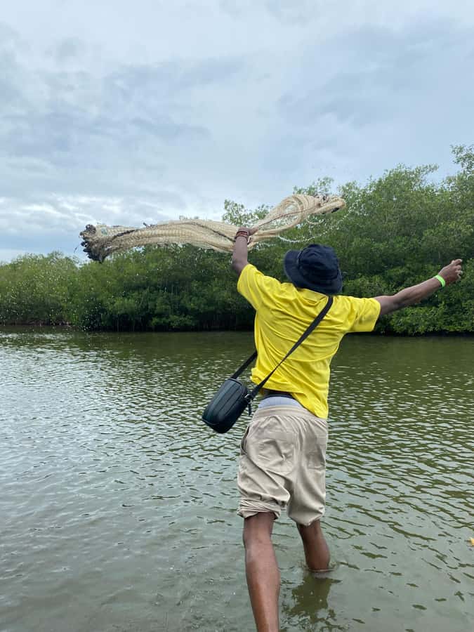 Cartagena: Mangrove Eco Tour & Fishing with Transportation - The island stop: community life, animals, and a bit of showmanship