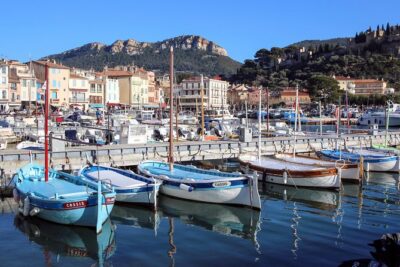Cassis ancient fishing port, Calanques & spectacular Cap Canaille private tour - Port de Cassis: old harbor streets, beach views, and optional boat time