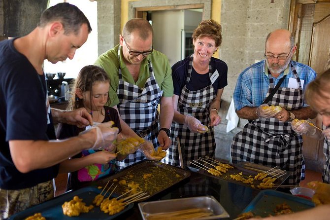 Cooking Class , Local Market , Basket Boat And CRABS FISHING - Herb Garden Stop: Finding Ingredients That Actually Show Up in Your Dishes