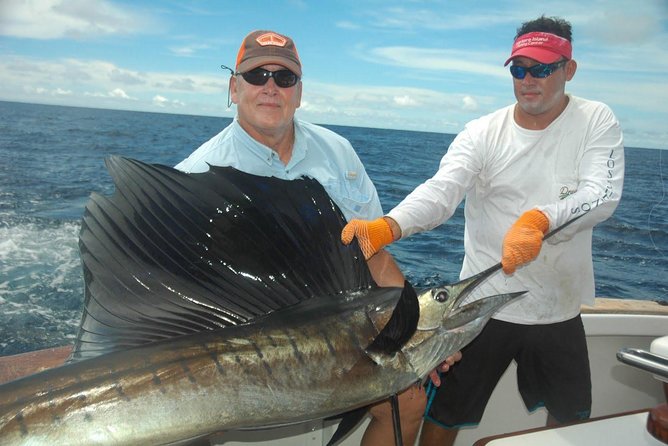 Deep Sea Fishing Tour - Fishing between casts: open bar and cold drinks on the water