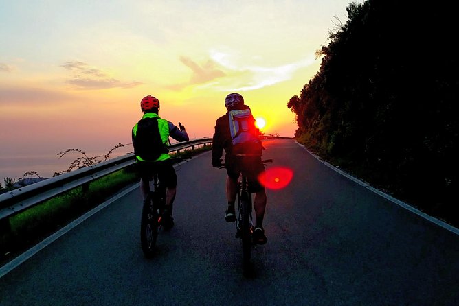 E-bike in Portofino promontory around the traditional fishing villages - Recco to Camogli: starting with caruggi lanes and cliffside drama