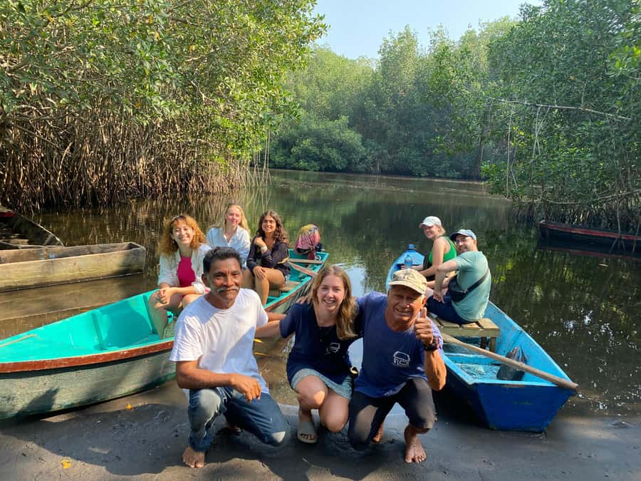 El Paredón: Mangrove Boat Tour with Optional Fishing - From welcome drink to boat briefing: how the tour starts