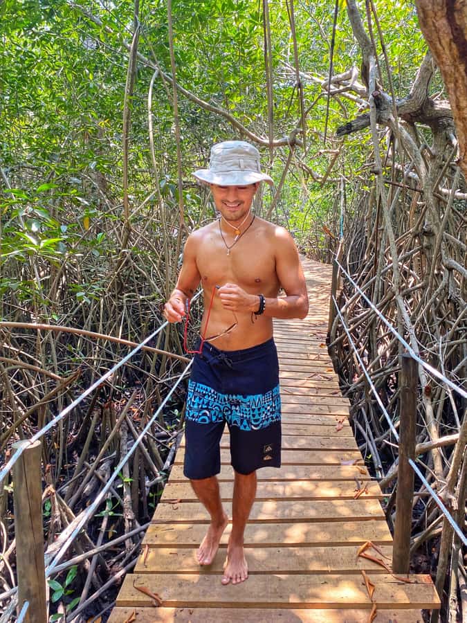 El Paredón: Mangrove Boat Tour with Optional Fishing - How the guide handles Spanish (and still keeps it fun)