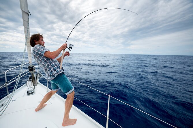 Explore Fishing - 4 hours trip - Cruising nearby islands and fishing between: what the 4 hours feels like