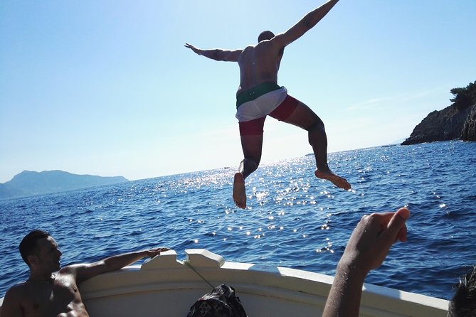 Fishing and Tourism in Capri - Stop at the Island of Capri: Fish Longer or Take the Short Walk
