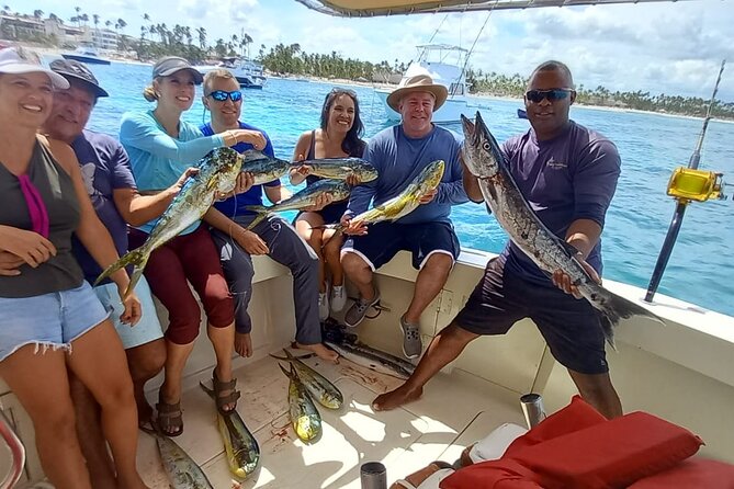 FISHING PRO CHARTERS - Boat Excursion – Mar-Quesa - Punta Cana fishing on a real boat: the Mar-Quesa feel