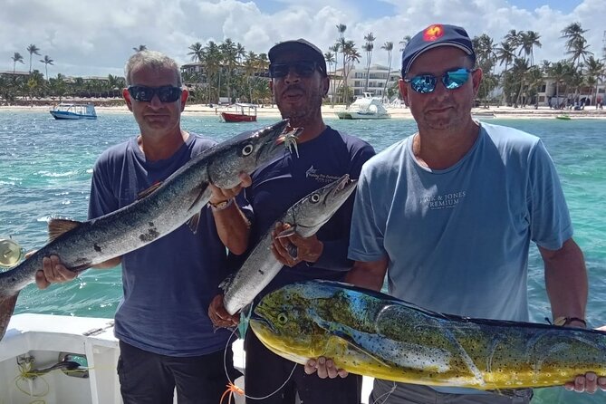 FISHING PRO CHARTERS - Boat Excursion - Sobre Las Olas - When Conditions Turn Rough: How to Protect Your Day