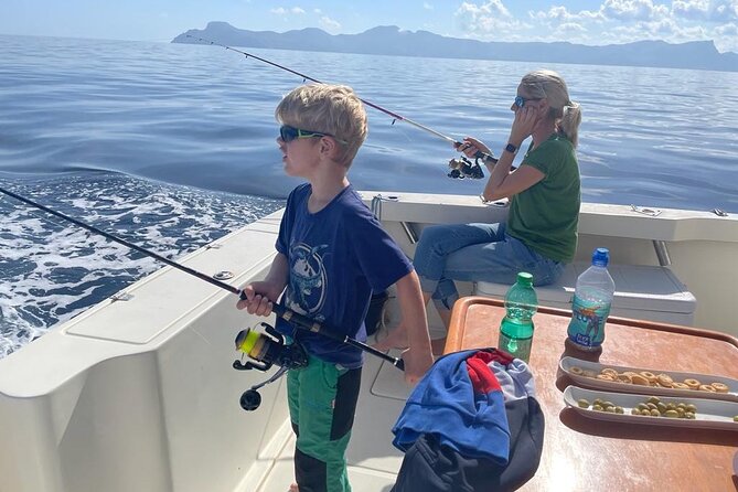 Fishing Trips in Mallorca with Captain Martin - Two hours of trolling: chasing action with downriggers and depth control