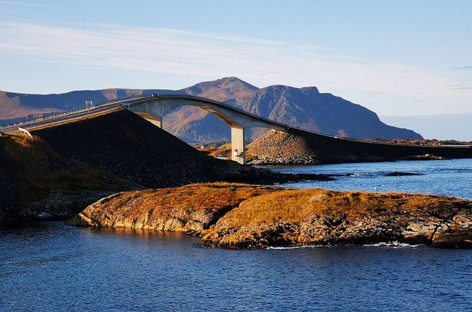 Fishing village Bud and Atlantic Ocean Road in Molde - Eldhusøya photo stop: the short walk with big bridge angles