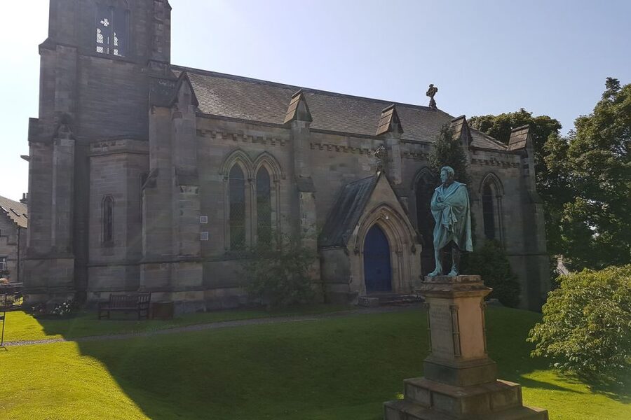From Edinburgh: St Andrews and Fishing Villages of Fife Tour - The return route: Falkland photo stop and Loch Leven’s royal story