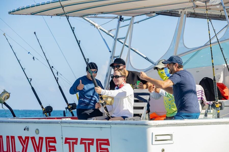 From Punta Cana: Deep Sea Fishing Tour by Boat with Drinks - The day that goes rough: seasickness and weather reality
