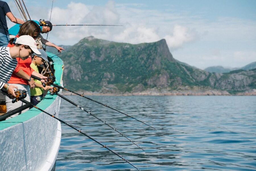 From Svolvaer: Lofoten Fishing Boat Cruise - Svolvær makes the fishing day feel real