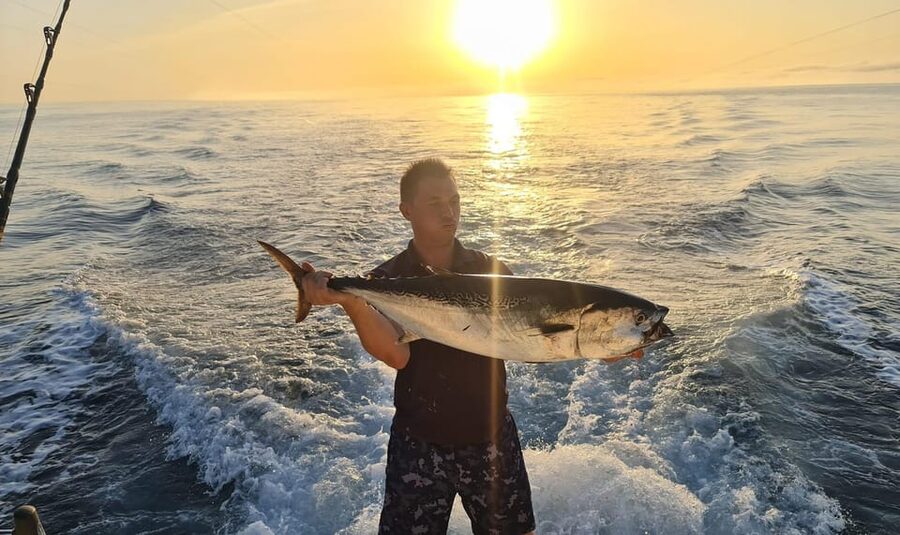 Fuengirola: 4h Trolling Fishing Trip with Snacks and Drinks - Who this trip suits best (and who should skip it)