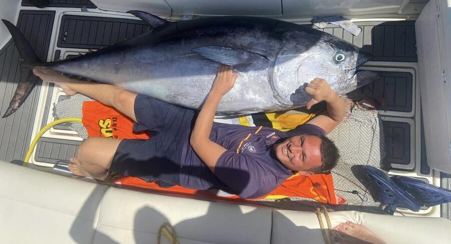 Fuengirola: 4h Trolling Fishing Trip with Snacks and Drinks - What the experience feels like in real life