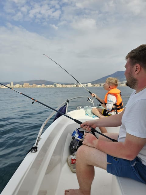Fuengirola: Fishing Trip with Drinks and Gear - Keeping your catch: licenses, legality, and how the ice box helps