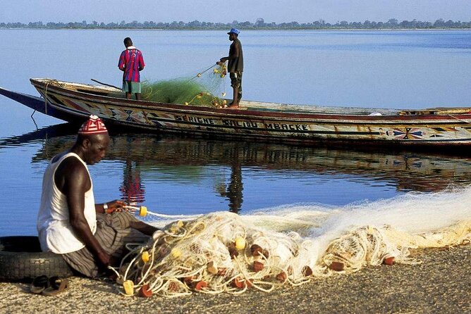 Full-Day PINK LAKE and FISHING VILLAGE combination - The included 3-course lunch (and why it matters)