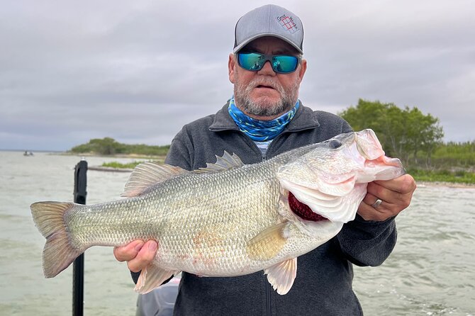 Guided Fishing Trip on Canyon Lake - How the guide coaching actually helps you catch fish