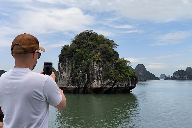 Halong & Bai Tu Long Luxury Day Tour - Fishing village & Kayak - From Hanoi Old Quarter to Ha Long Bay: plan for the full 12–13 hours