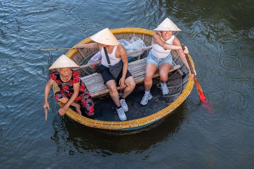 Hoi An: Basket Boat and fishing Crabs Tour - Entering Hoi An’s Coconut Fishing Village on Foot