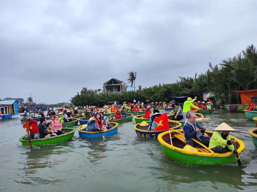 Hoi An: Basket Boat and fishing Crabs Tour - The Coconut Restaurant Welcome: Iced Coffee Views and Local Food Time
