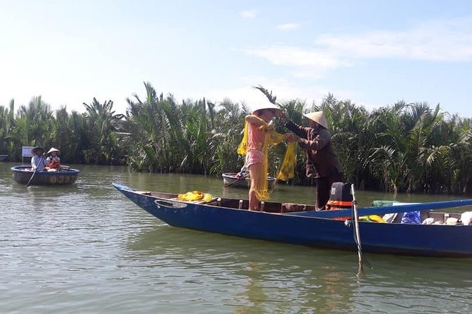 Hoi An Countryside Biking Tour(Vegetable village -basket boat - fishing village) - Pedaling to Tra Que: Vegetable Village Work You Can Participate In