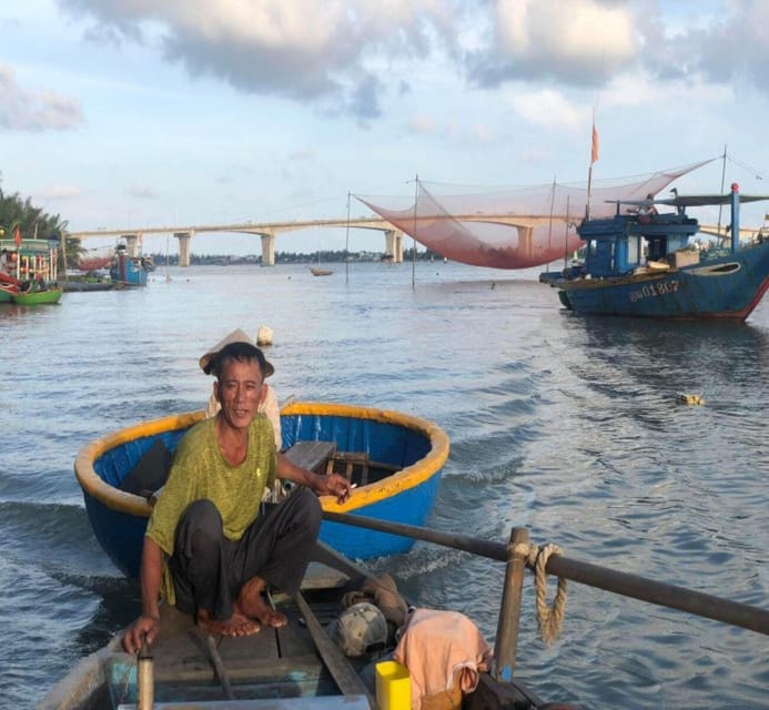 Hoi An: Sunset BBQ Fishing tour with Locals by Boat Cruise - Charcoal BBQ on board: eating while the sky changes