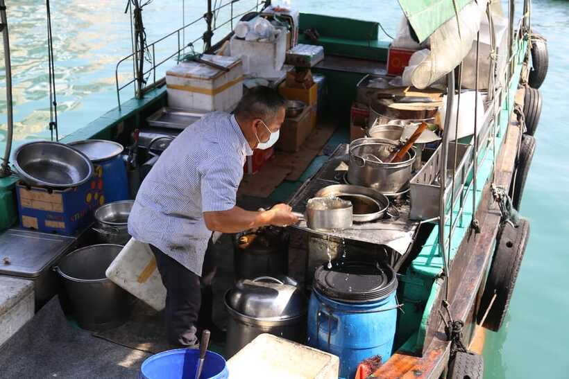 Hong Kong's Unforgettable Fishing and Cultural Immersion - The cruise through Aberdeen Typhoon Shelter: what you’ll actually see