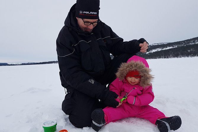 Ice fishing by car with hot beverages at Pyhä-Luosto - Where you fish: easy access, plus a little extra driving for better odds
