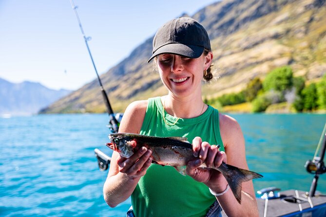 Lake Wānaka: 3 hour Fishing Adventure by Boat - Comfort Details: Snacks, Non-Alcoholic Drinks, and Staying Dry