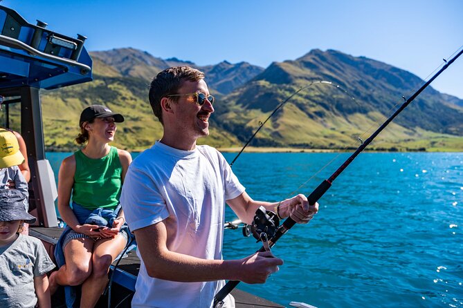 Lake Wānaka: 3 hour Fishing Adventure by Boat - Catching Fish and Handling It Like Pros