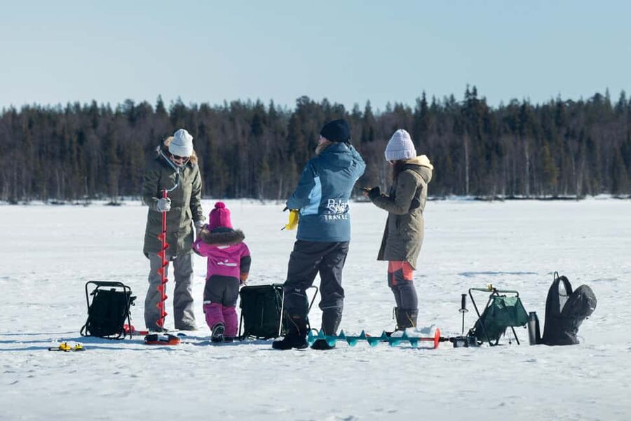 Levi: Arctic Ice-Fishing Experience - The Campfire Break: Hot Drinks and Snacks When You Need Them