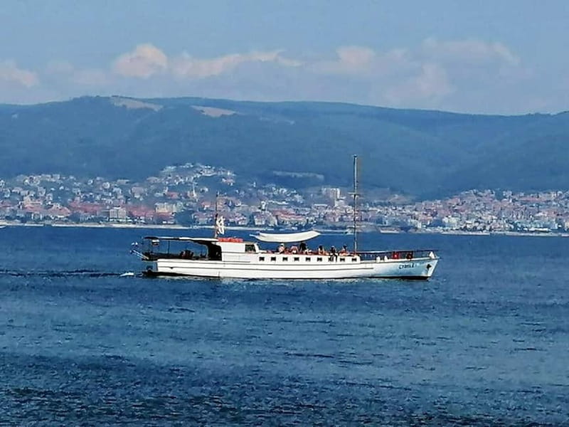 Nessebar: 4-Hour Boat Tour incl. Fishing, Lunch & Drinks - Four Hours on the Black Sea: the real vibe