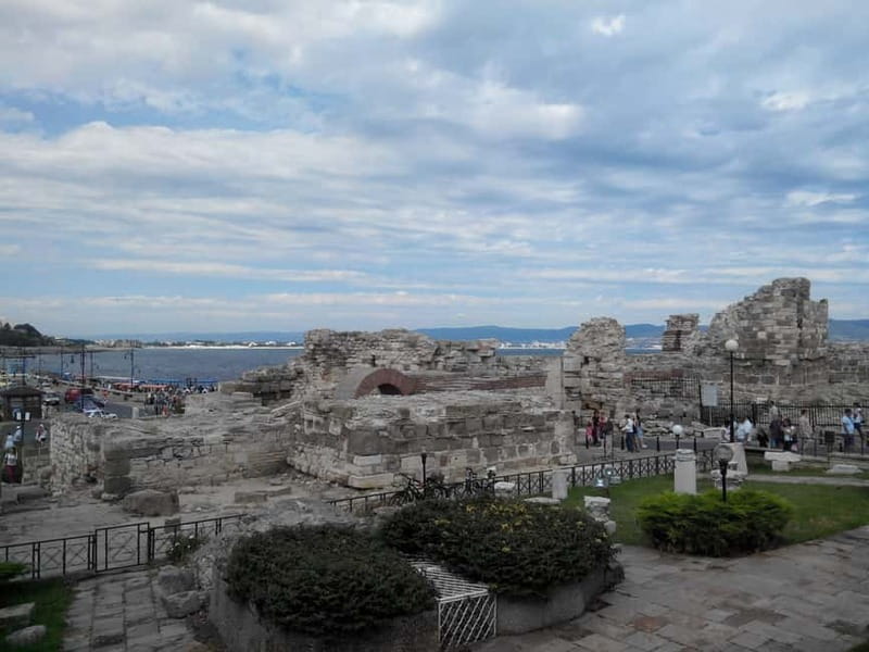 Nessebar: 4-Hour Boat Tour incl. Fishing, Lunch & Drinks - Swimming and sunbathing time that doesn’t feel forced